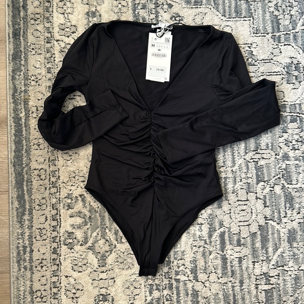 Zara - Plunge neck black bodysuit - M, never worn NWT